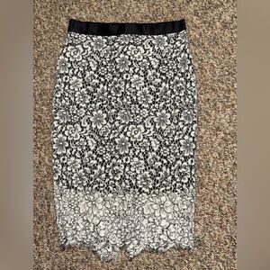 Women’s size 4 Express Black Skirt lace flowers summer sun fun casual work